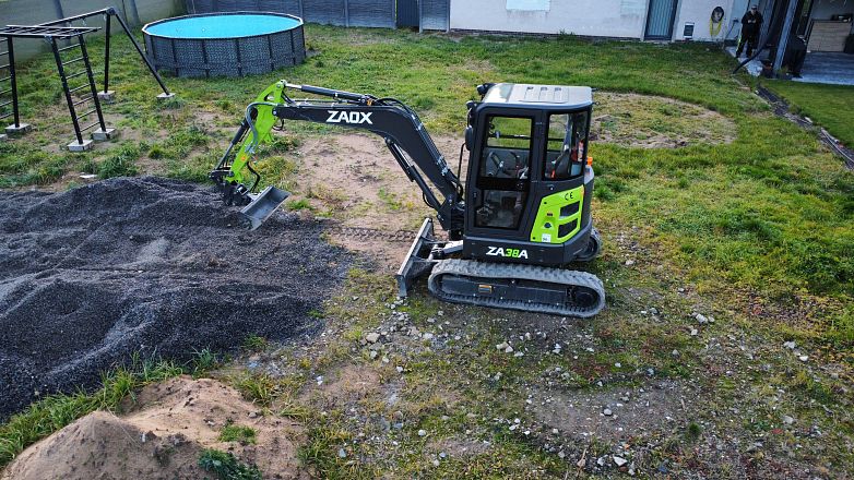 Chci svůj bagr! A čím budeš ten materiál vozit?