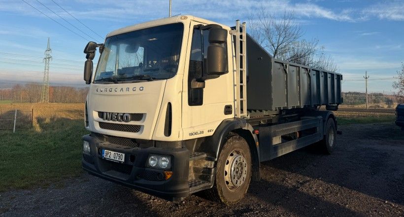 Ze světa realit do ráje hlíny a strojů